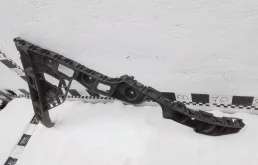 Кронштейн заднего бампера левый для Volkswagen Polo 2016 года на фотографиях