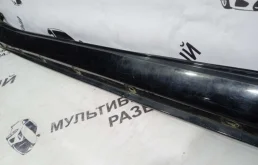 Накладка порога левая для Toyota Land Cruiser 2008 года на фотографиях