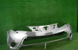 Бампер передний для Toyota RAV4 2014 года на фотографиях