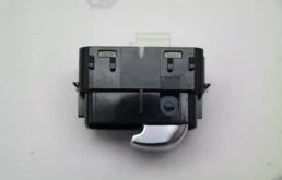 Кнопка стеклоподъемника передняя правая для Mercedes-Benz C class на фотографиях