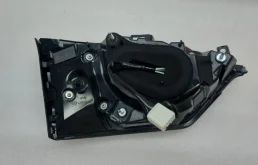 Фонарь внутренний правый для Lexus RX 2022 года на фотографиях