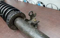 Амортизатор передний правый для BMW 5er 2012 года на фотографиях