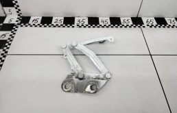 Петля капота левая для Ford Transit 2015 года на фотографиях