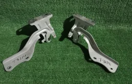 Крепление капота для Nissan X-Trail 2013 года на фотографиях