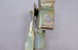 Петля капота правая для Hyundai ix35 на фотографиях