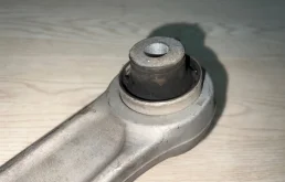 Рычаг передний правый верхний для BMW 5er на фотографиях