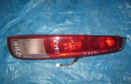 Фонарь внешний правый для Nissan X-Trail 2005 года на фотографиях