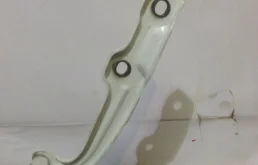 Петля капота левая для Skoda Octavia на фотографиях