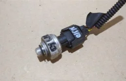 Датчик давления кондиционера для Nissan Qashqai на фотографиях