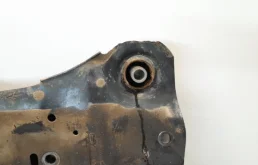 Подрамник двигателя для Nissan Qashqai 2023 года на фотографиях