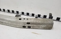 Усилитель переднего бампера для Toyota Land Cruiser 2012 года на фотографиях