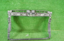 Панель радиатора (телевизор) для Volkswagen Golf 2008 года на фотографиях