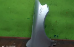 Крыло правое для Volkswagen Touareg 2002 года на фотографиях