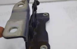 Крепление петли капота для Hyundai Tucson на фотографиях