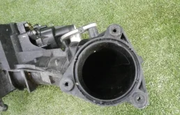 Впускной коллектор для BMW 7er 2018 года на фотографиях