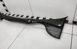 Жабо правое для Volkswagen Polo 2013 года на фотографиях