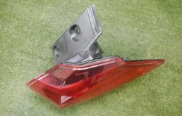 Фонарь внешний правый для Nissan X-Trail 2013 года на фотографиях