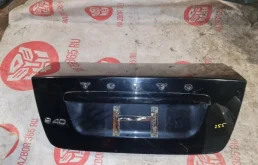 Крышка багажника для Volvo S40 2012 года на фотографиях