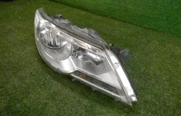 Фара правая для Volkswagen Tiguan 2010 года на фотографиях