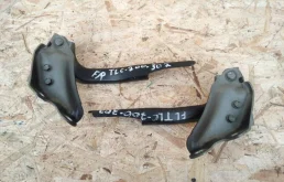 Петля капота правая для Toyota Land Cruiser 2008 года на фотографиях