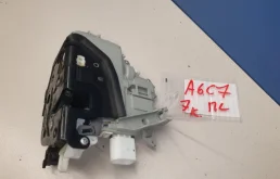 Уплотнитель передней правой двери для Audi A4 2011 года на фотографиях