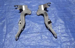 Петля капота левая для Toyota Avensis на фотографиях