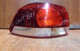 Фонарь подсветки номера правый для Volkswagen Passat 2010 года на фотографиях