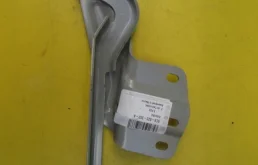 Петля капота правая для Volkswagen Jetta 2010 года на фотографиях