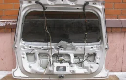 Крышка багажника для Suzuki SX4 2008 года на фотографиях