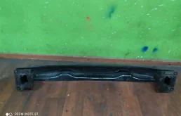 Усилитель заднего бампера для Volkswagen Tiguan 2013 года на фотографиях