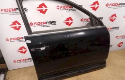 Дверь передняя правая для Volkswagen Touareg 2005 года на фотографиях