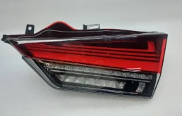 Фонарь внутренний правый для Lexus RX 2022 года на фотографиях