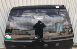 Крышка багажника для Honda CR-V 2003 года на фотографиях