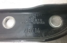 Петля капота левая для Audi Q5 2013 года на фотографиях