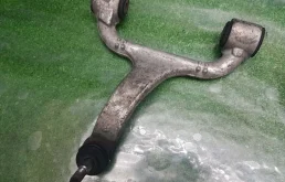 Рычаг передний правый верхний для Mercedes-Benz M class 2005 года на фотографиях