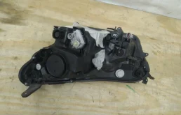 Фара ксенон левая для Toyota RAV4 2018 года на фотографиях