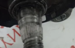 Трапеция стеклоочистителей для Nissan X-Trail 2014 года на фотографиях