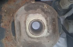 Задний подрамник для Volkswagen Tiguan 2013 года на фотографиях