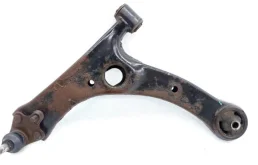 Рычаг передний левый нижний для Toyota Avensis на фотографиях