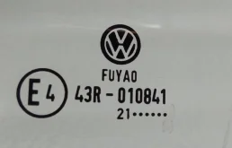 Стекло двери переднее левое для Volkswagen Tiguan 2021 года на фотографиях