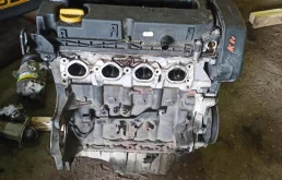 Двигатель без навесного для Opel Astra 2015 года на фотографиях