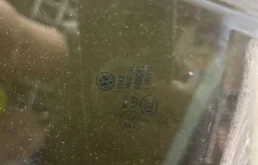 Стекло двери переднее левое для Volkswagen Polo 2016 года на фотографиях