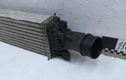 Радиатор интеркулера для Audi A4 2007 года на фотографиях