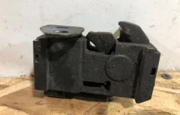 Фиксатор стойки капота для Mercedes-Benz GLK class на фотографиях