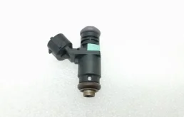 Форсунка топливная для Skoda Octavia 2015 года на фотографиях