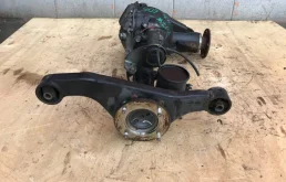 Редуктор переднего моста для Mitsubishi Pajero 1999 года на фотографиях