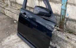 Дверь передняя правая для Land Rover Discovery 2008 года на фотографиях