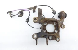 Кулак задний левый для Toyota RAV4 2010 года на фотографиях