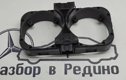 Подстаканник передний для Mercedes-Benz S class 2009 года на фотографиях