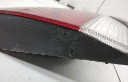 Фонарь внутренний левый для Toyota Land Cruiser 2021 года на фотографиях